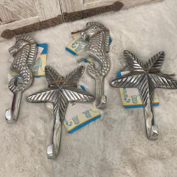 Metal Seahorse and Starfish Wall Hooks - Picture 1 of 7